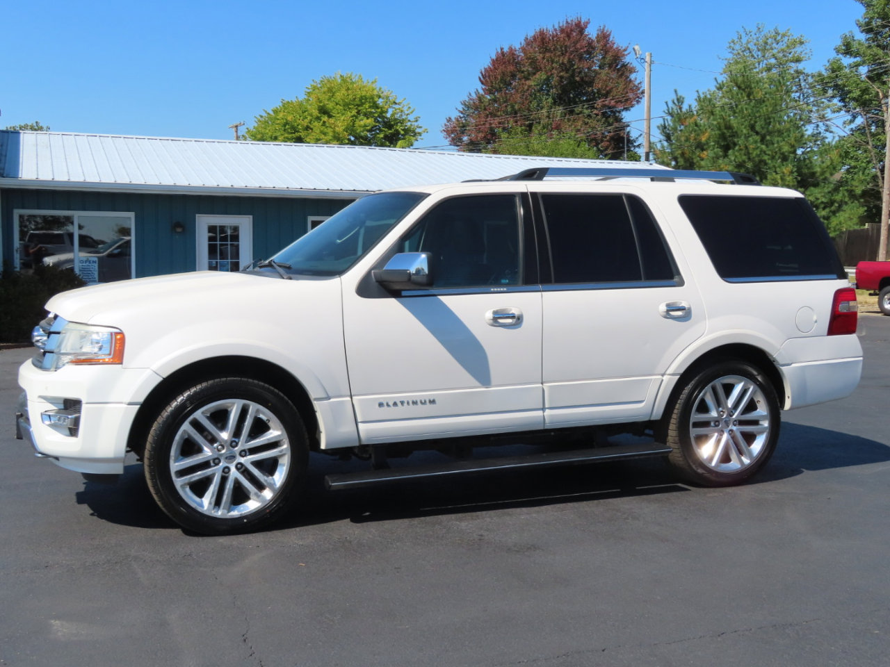 Used 2016 Ford Expedition Platinum image 2