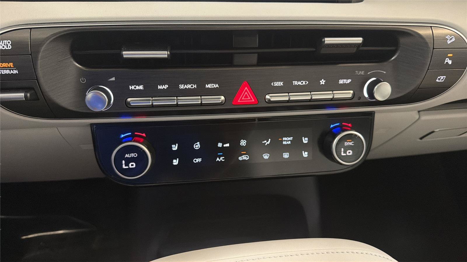 Certified 2026 Hyundai Palisade Calligraphy AWD/4WD image 18