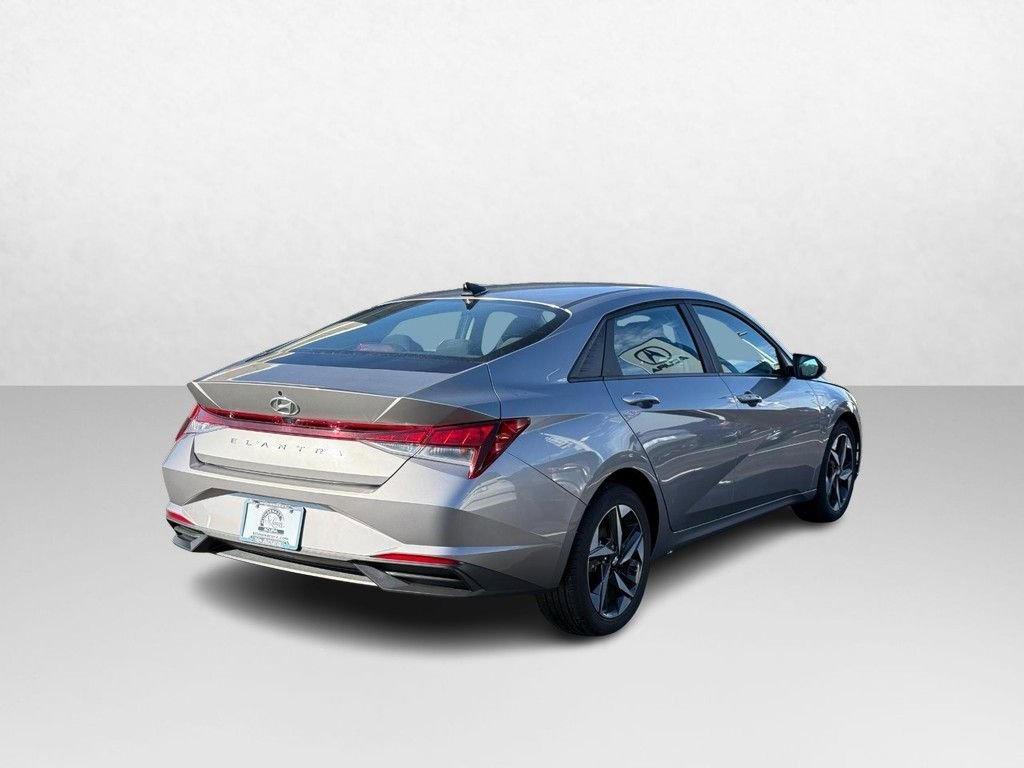Used 2023 Hyundai Elantra SEL w/ Convenience Package image 8