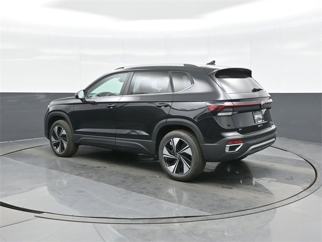 New 2026 Volkswagen Taos SE image 5