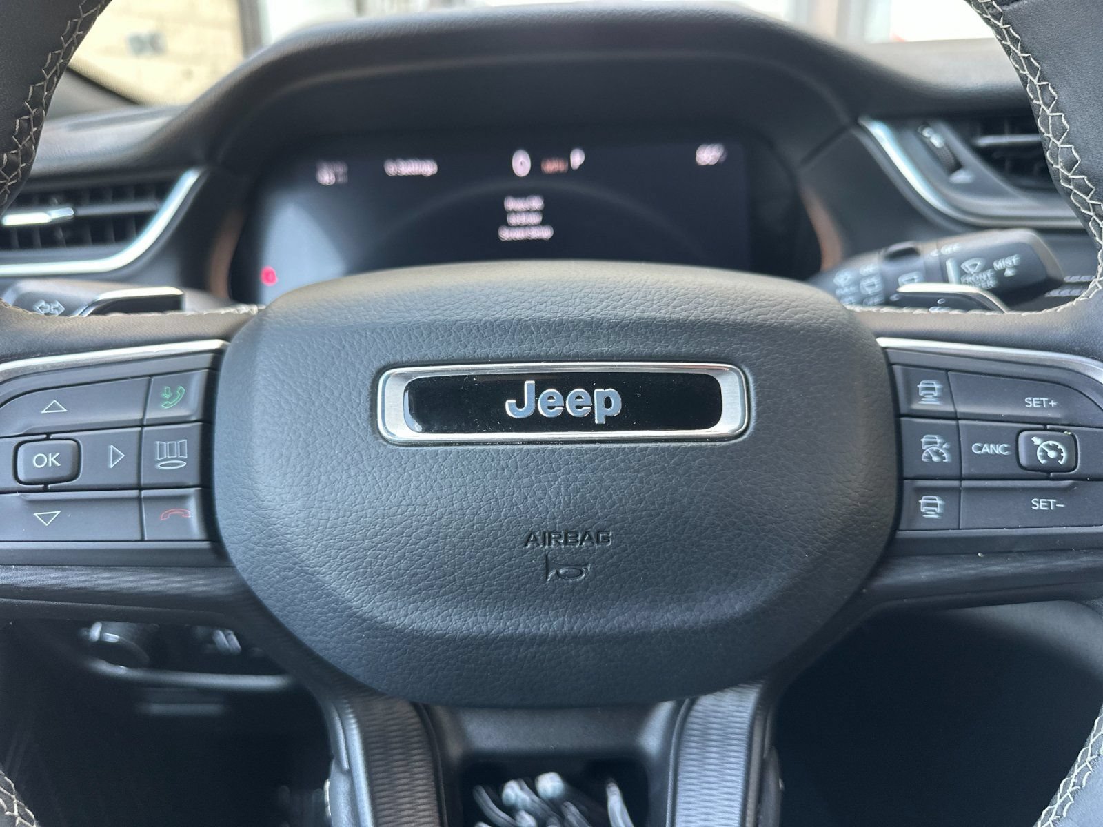 Used 2023 Jeep Grand Cherokee Altitude RWD image 27