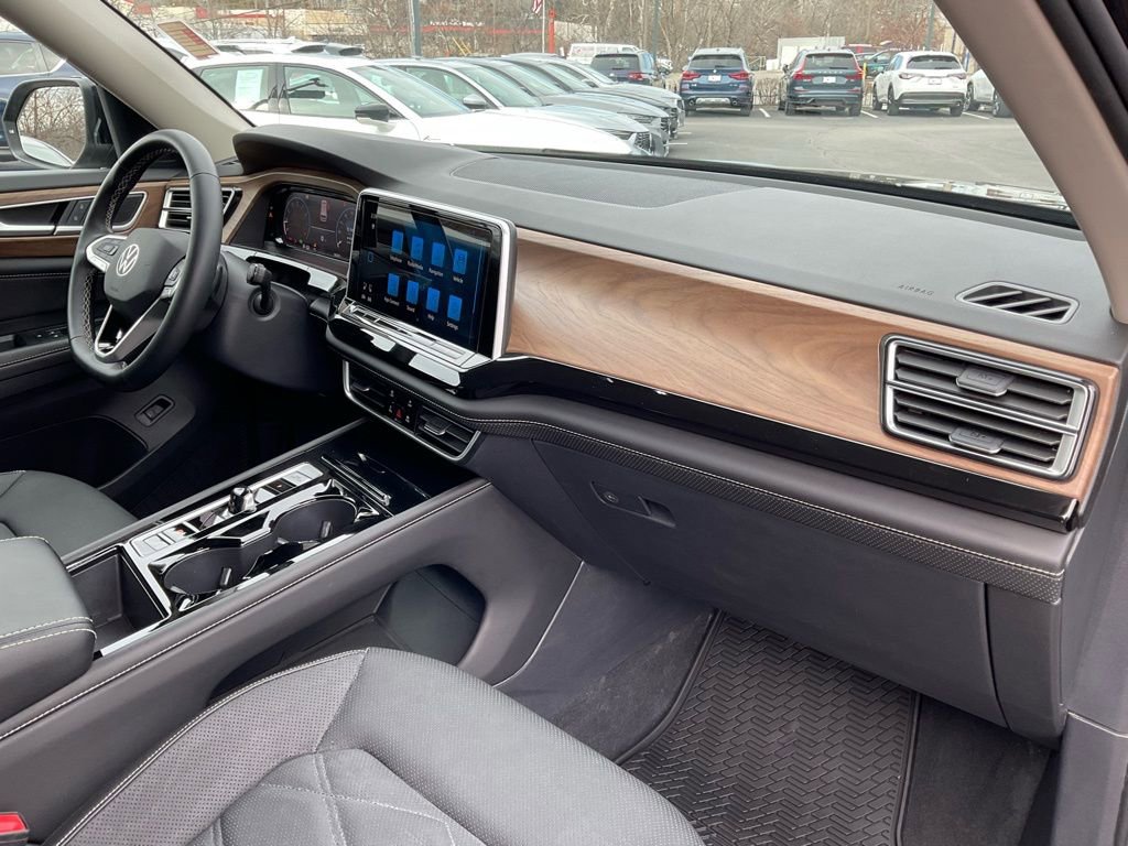 Used 2025 Volkswagen Atlas SE image 18