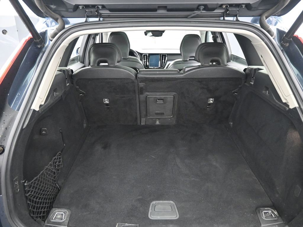 Used 2020 Volvo XC60 T6 Momentum image 21