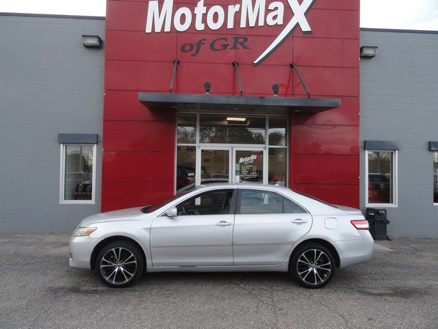 Used 2011 Toyota Camry image 2