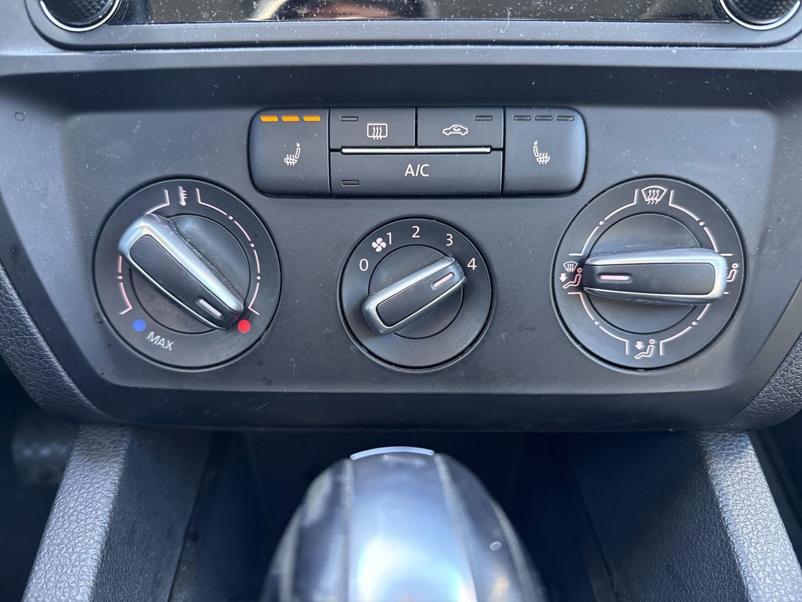 Used 2017 Volkswagen Jetta SE image 18