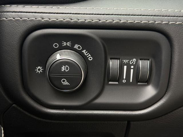 Used 2023 RAM 1500 Limited AWD/4WD image 24