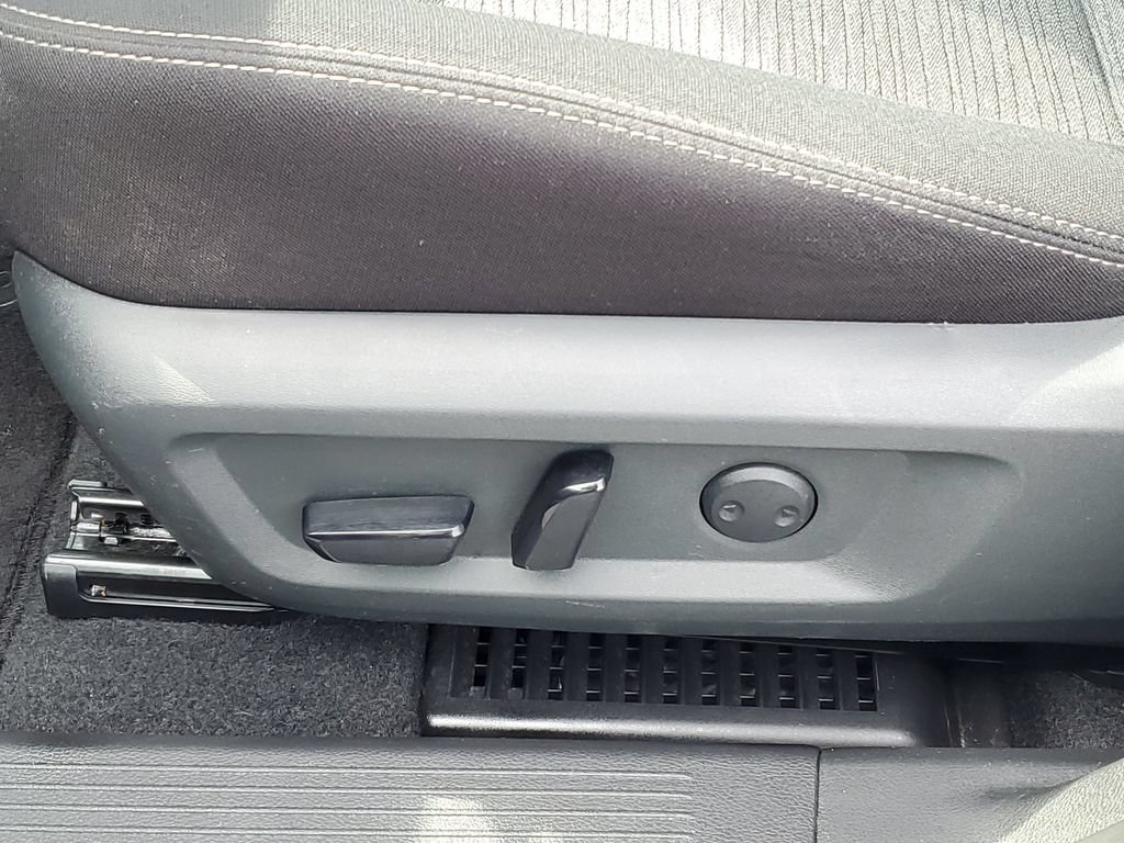Used 2023 Nissan Rogue SV AWD/4WD image 10