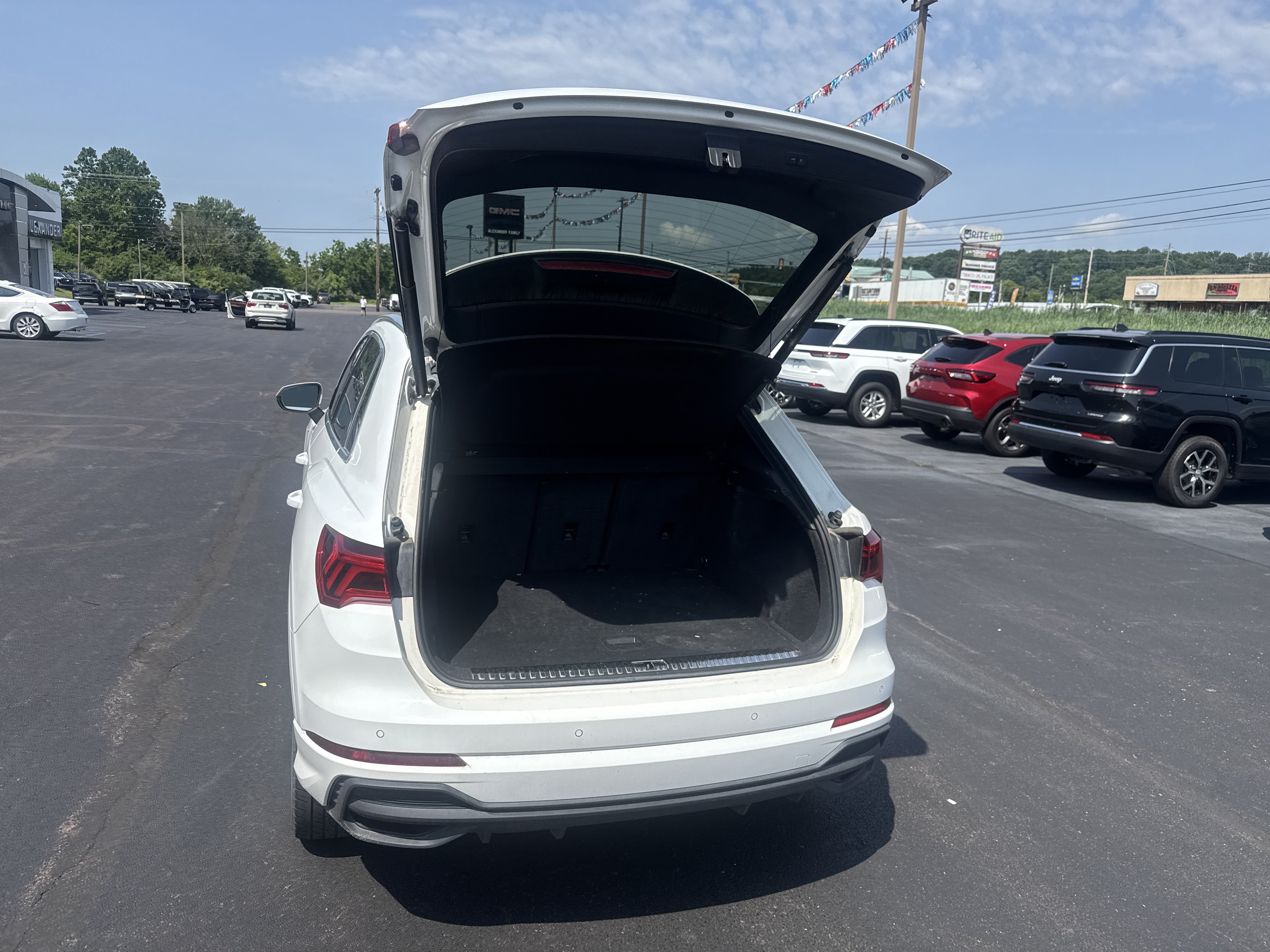 Used 2023 Audi Q3 2.0T Premium AWD/4WD image 5