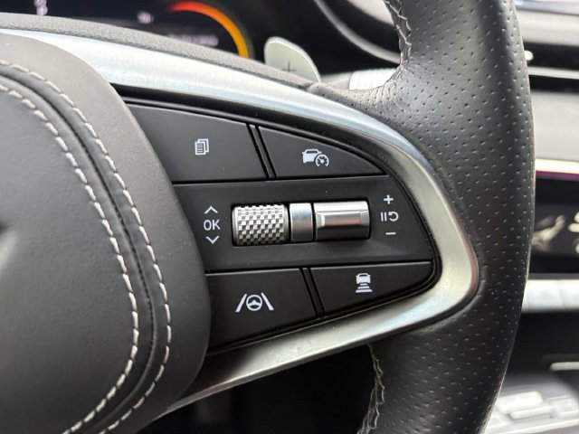 Used 2025 Genesis GV70 3.5T Sport AWD/4WD image 12