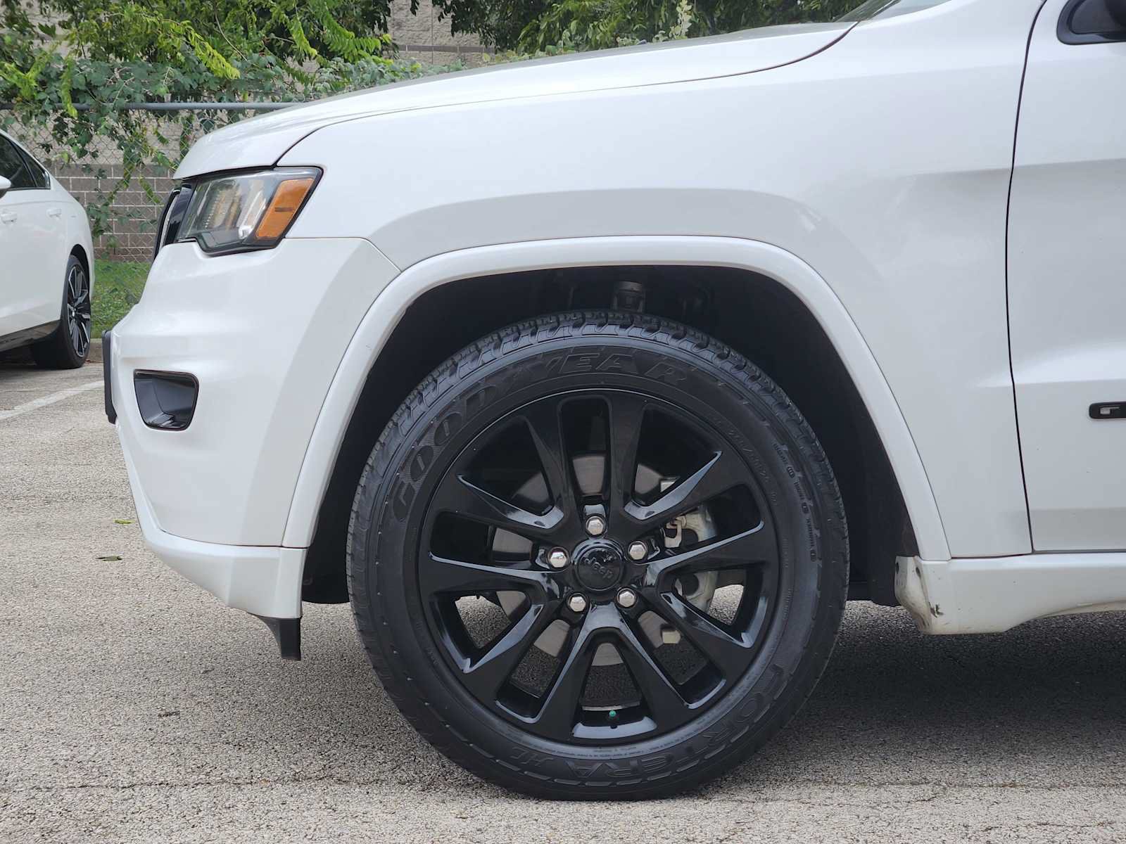 Used 2018 Jeep Grand Cherokee Altitude RWD image 8