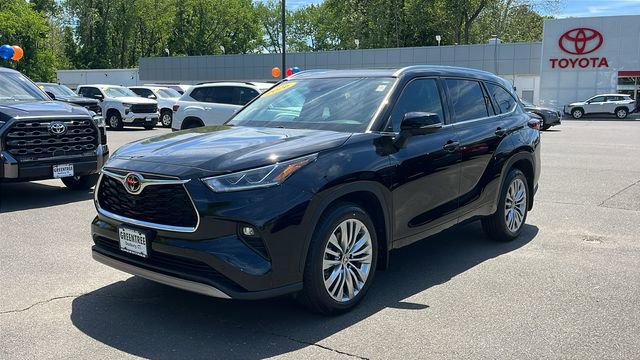 Certified 2026 Toyota Highlander Platinum AWD/4WD image 3