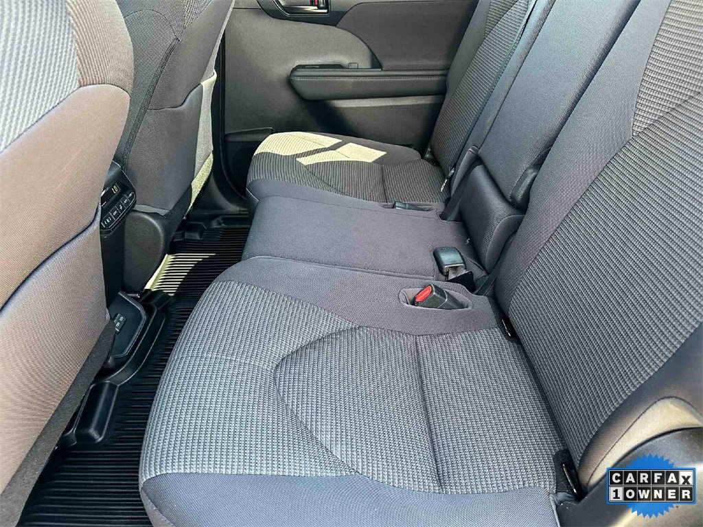 Used 2022 Toyota Highlander LE image 18
