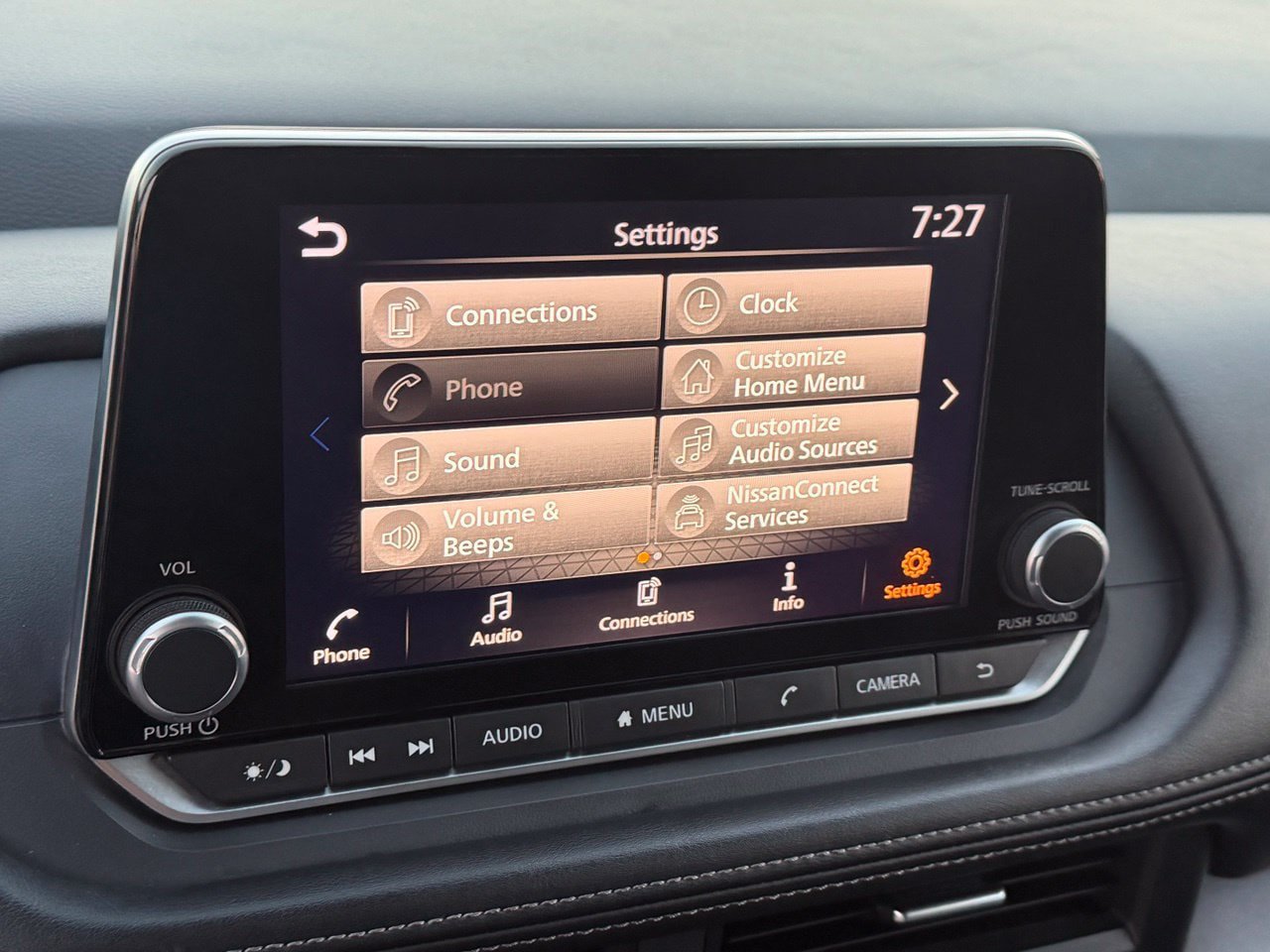 Certified 2025 Nissan Rogue SV FWD image 24