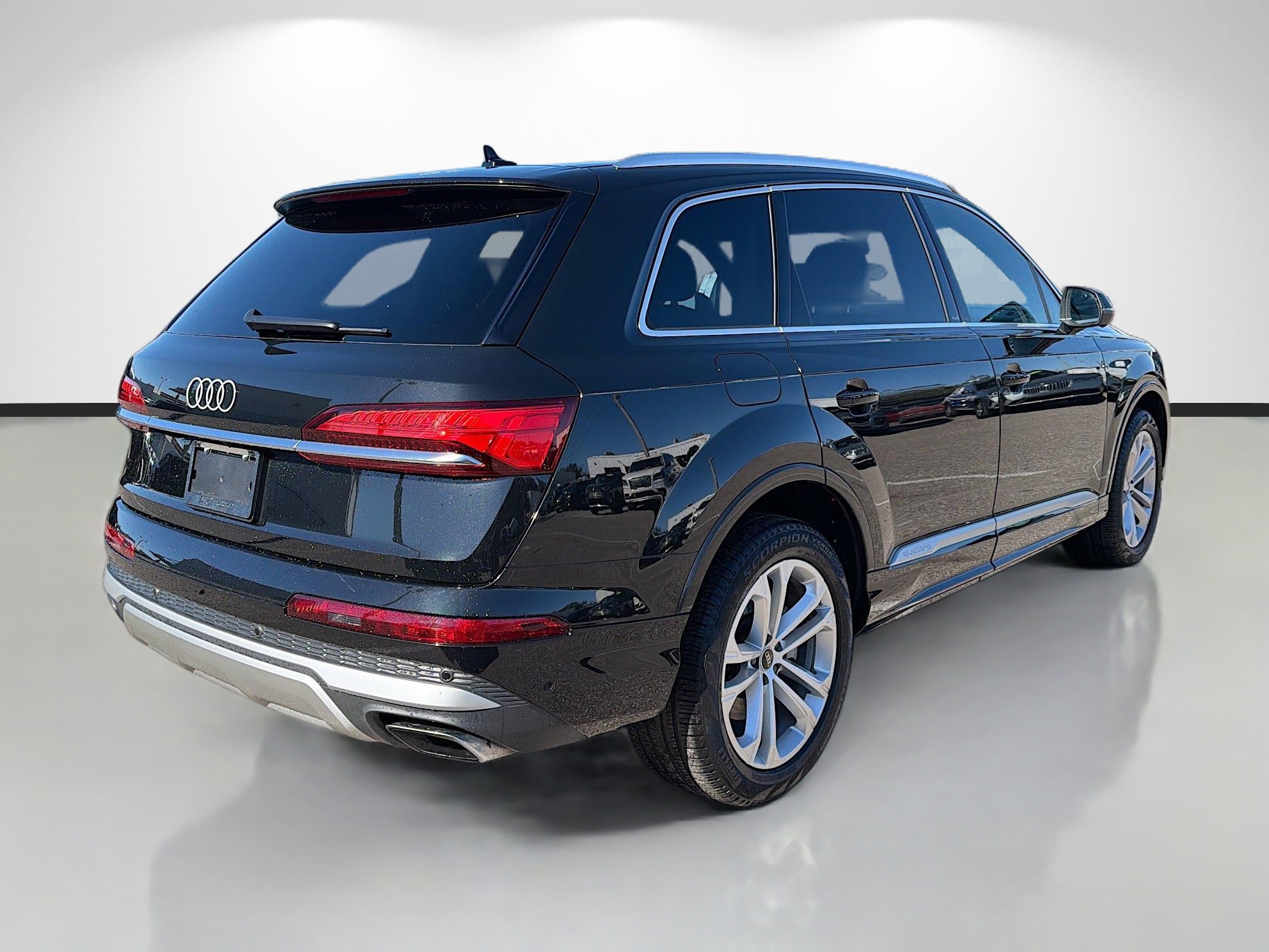 Certified 2025 Audi Q7 3.0T Premium Plus image 3