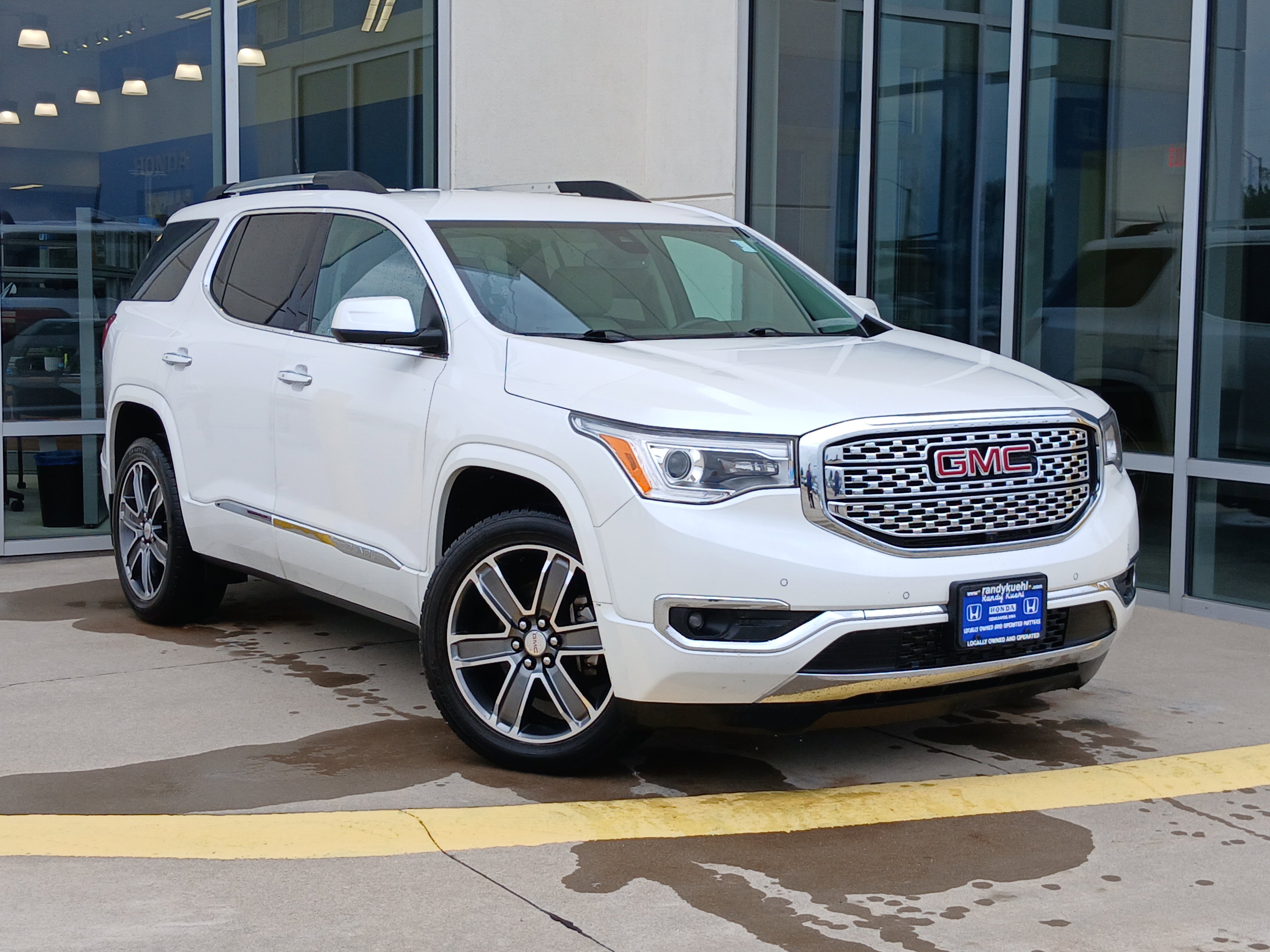 Used 2017 GMC Acadia Denali w/ Technology Package image 2