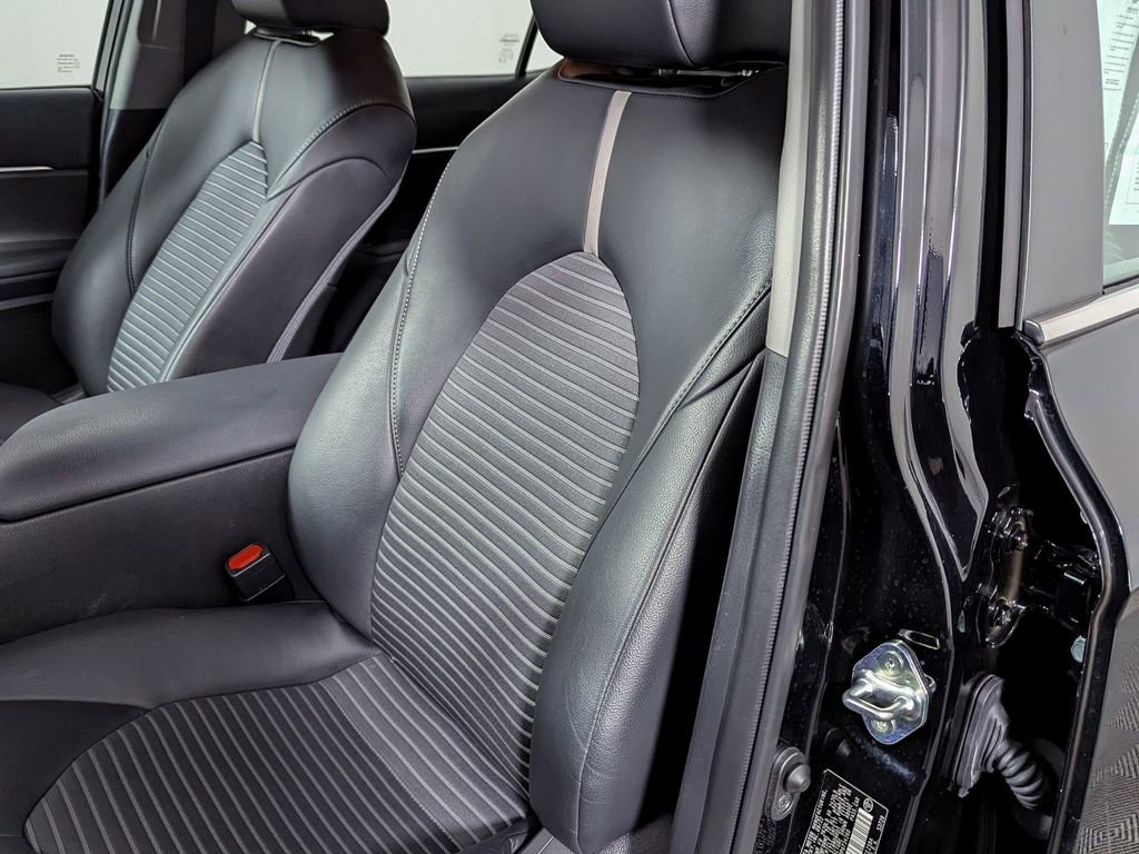 Used 2023 Toyota Camry SE image 14