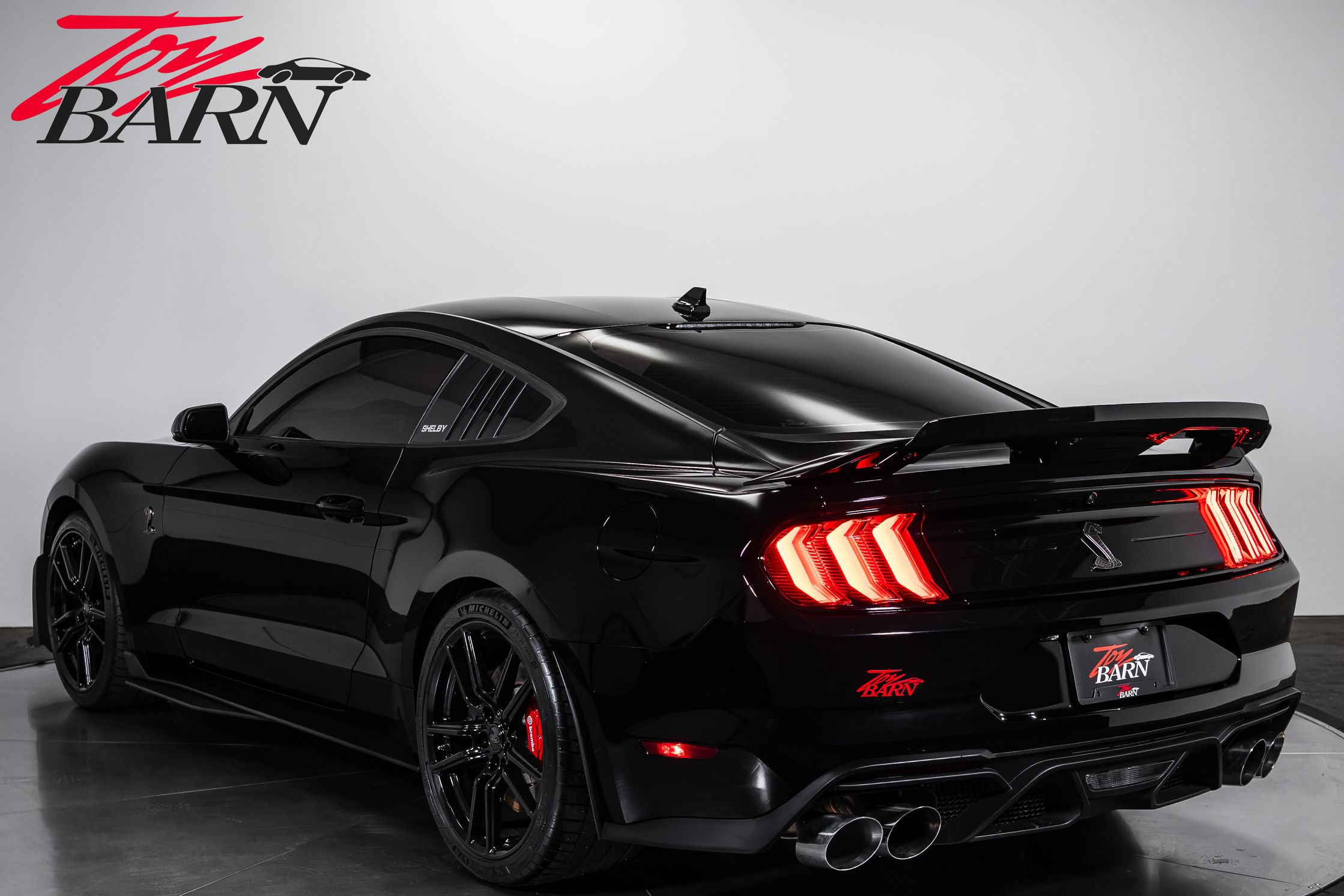 Used 2021 Ford Mustang Shelby GT500 w/ Technology Package RWD image 3