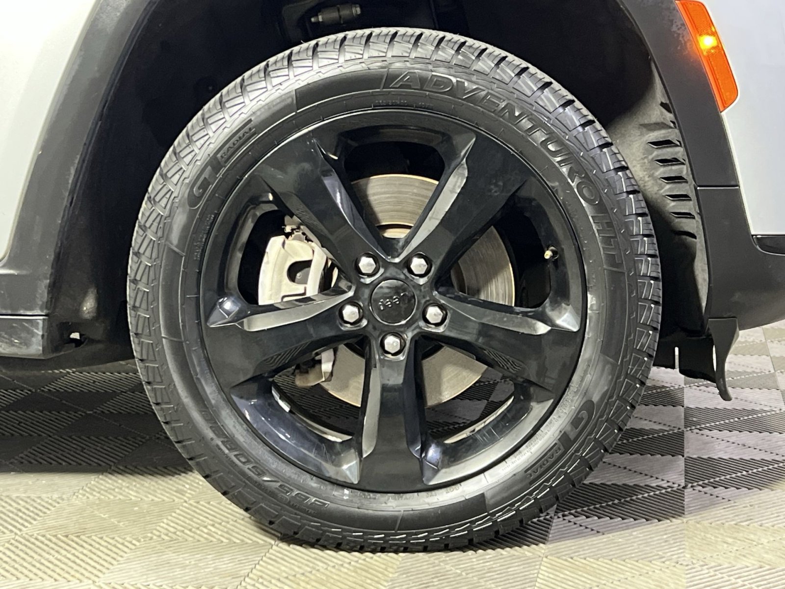 Used 2023 Jeep Grand Cherokee L Laredo image 10