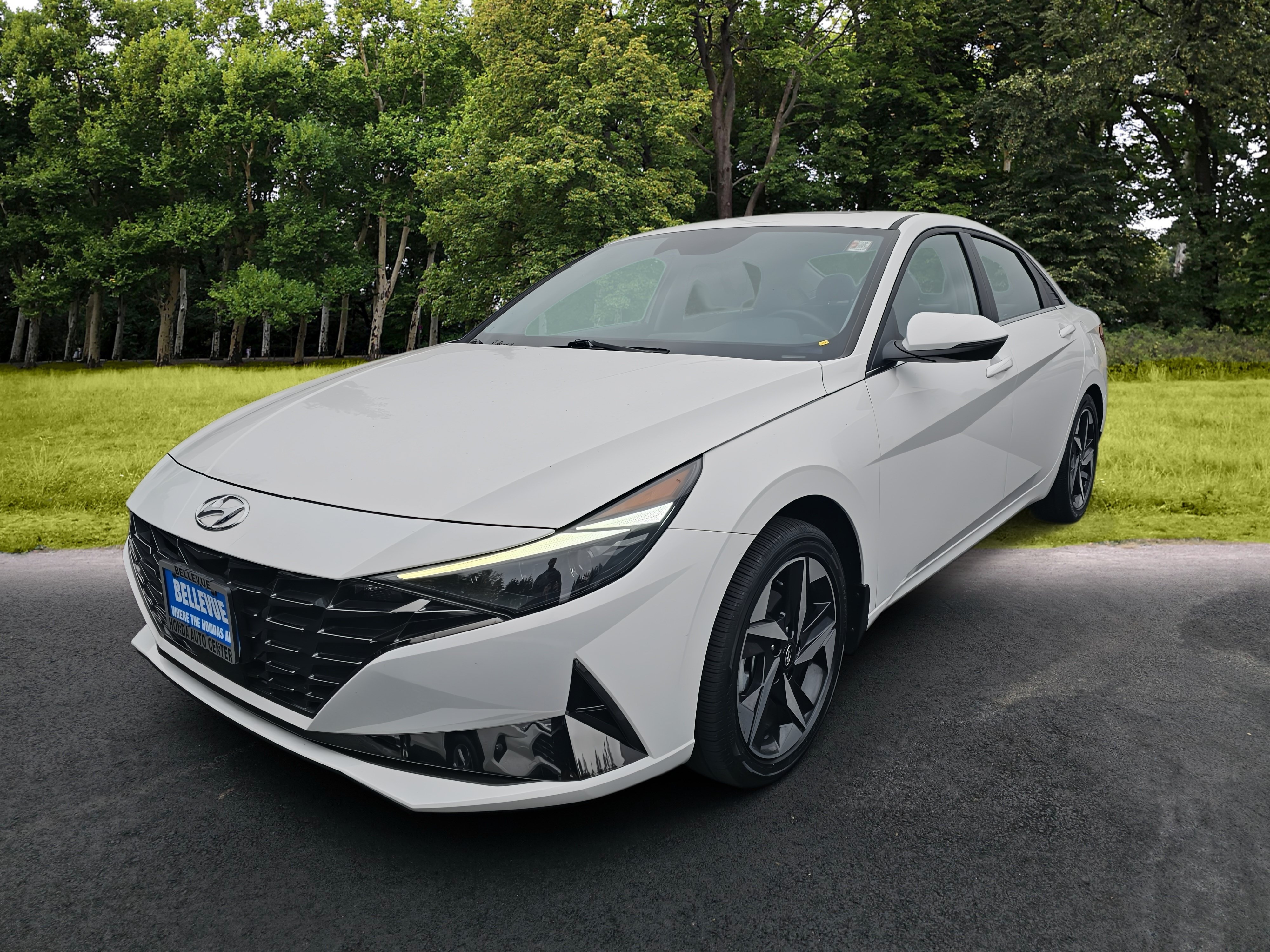 Used 2023 Hyundai Elantra Limited w/ Cargo Package FWD image 3