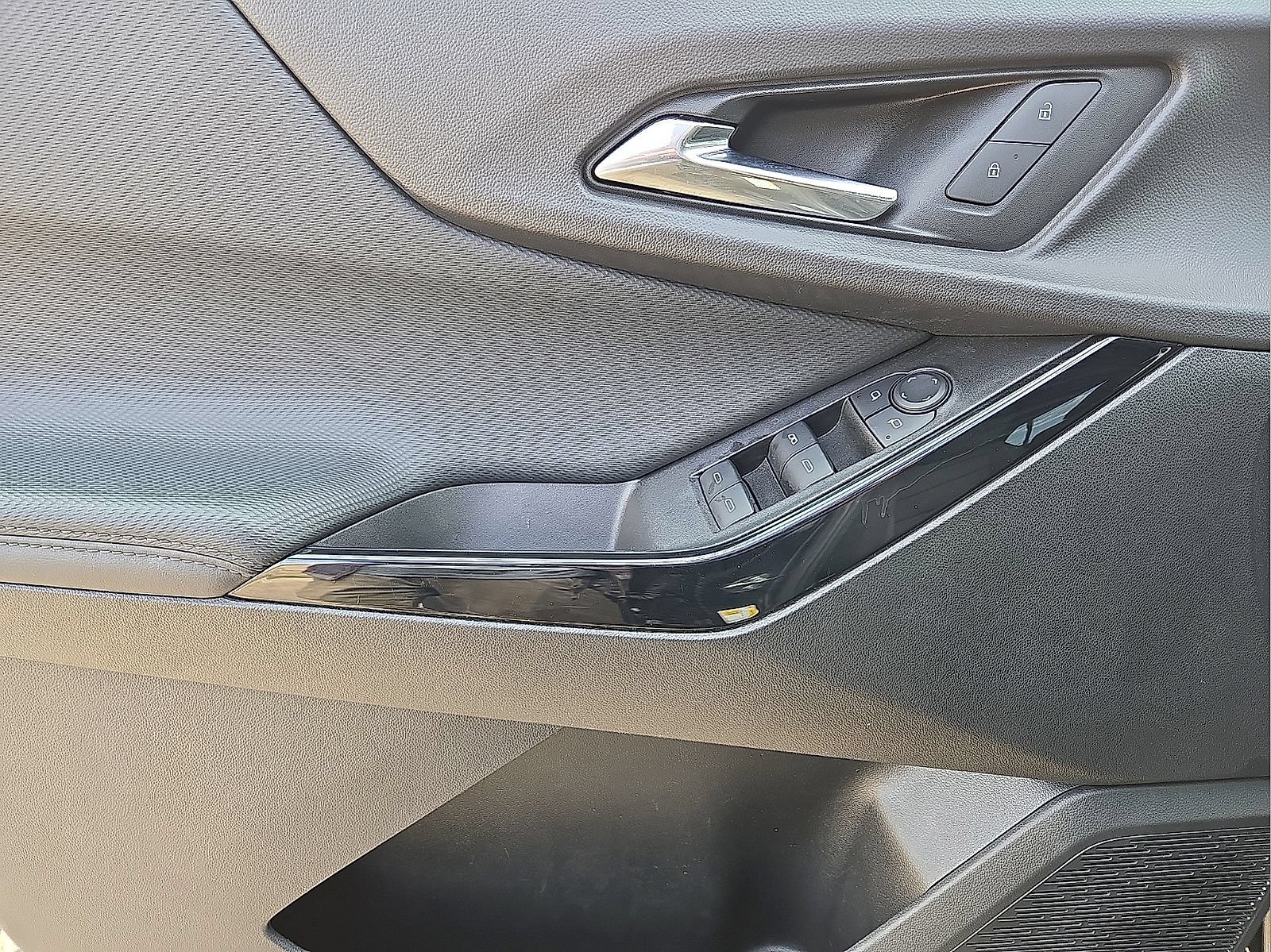 Used 2025 Chevrolet Equinox LT AWD/4WD image 20