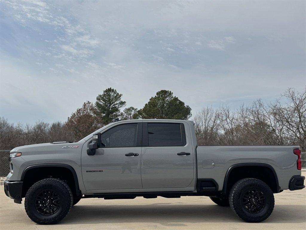 Used 2024 Chevrolet Silverado 2500 ZR2 w/ Technology Package image 3