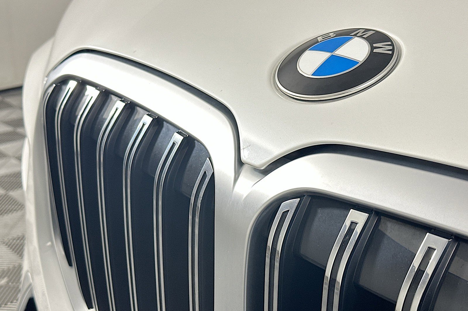 Used 2023 BMW X7 xDrive40i image 16