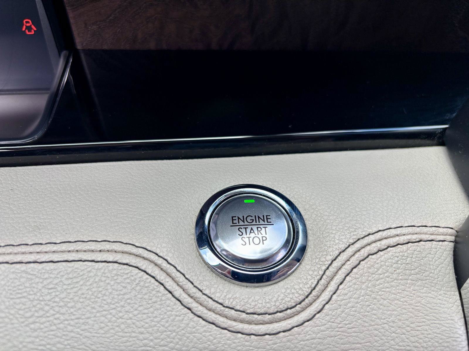 Used 2018 Lincoln Navigator Select AWD/4WD image 32