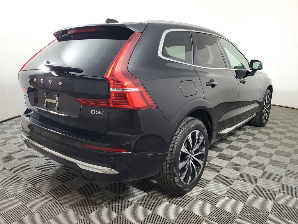 Used 2023 Volvo XC60 B5 Plus image 8