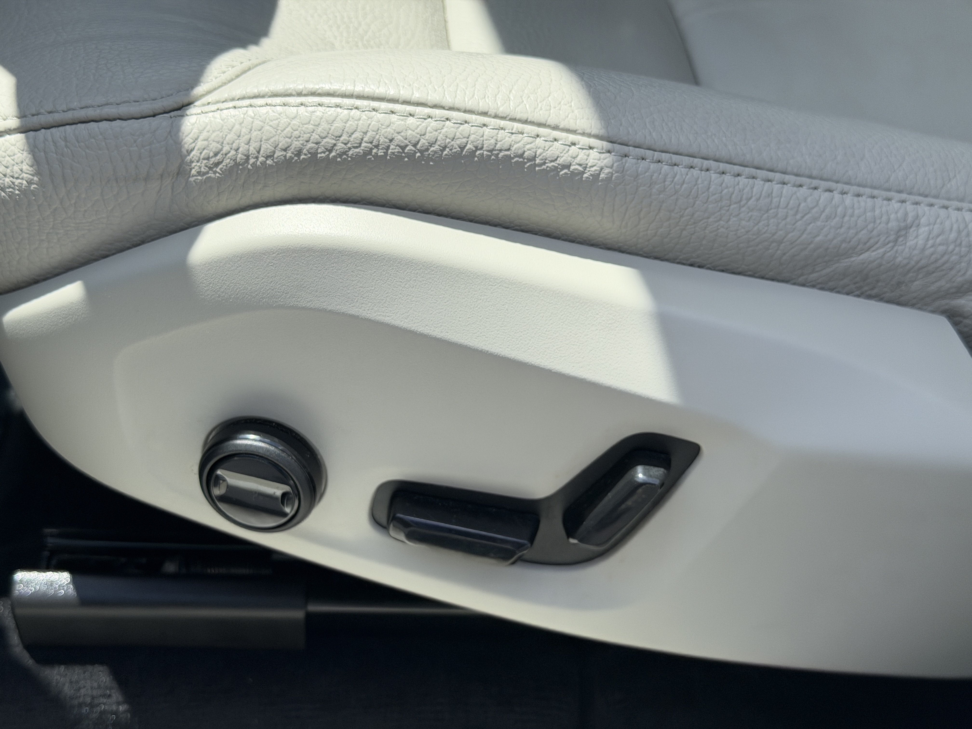 Certified 2024 Volvo XC60 B5 Core AWD/4WD image 19