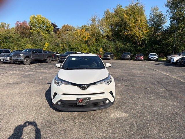 Used 2018 Toyota C-HR XLE FWD image 2