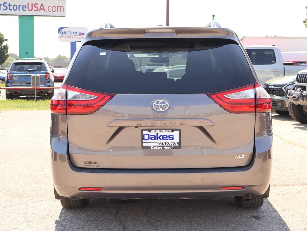 Used 2017 Toyota Sienna XLE FWD image 5