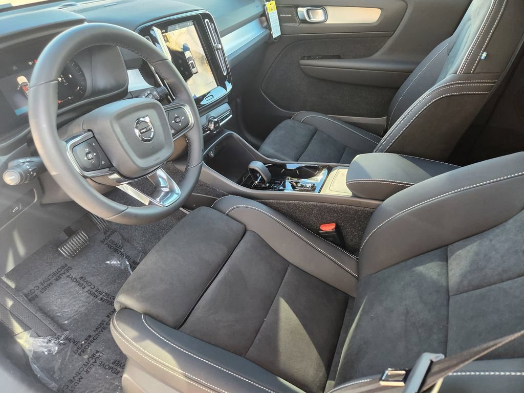 New 2026 Volvo XC40 B5 Ultra w/ Climate Package AWD/4WD image 8