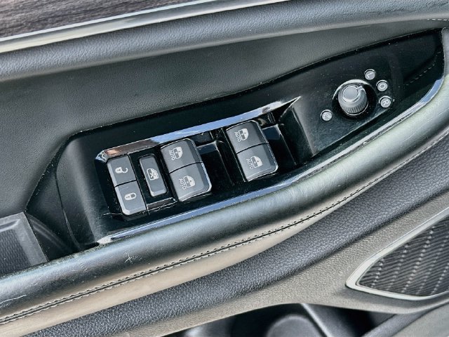 Used 2023 Jeep Grand Cherokee L Overland AWD/4WD image 19