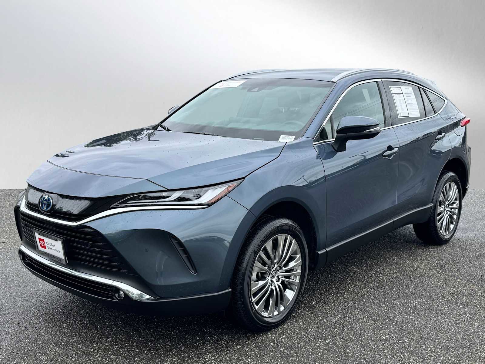 Certified 2024 Toyota Venza XLE AWD/4WD image 7