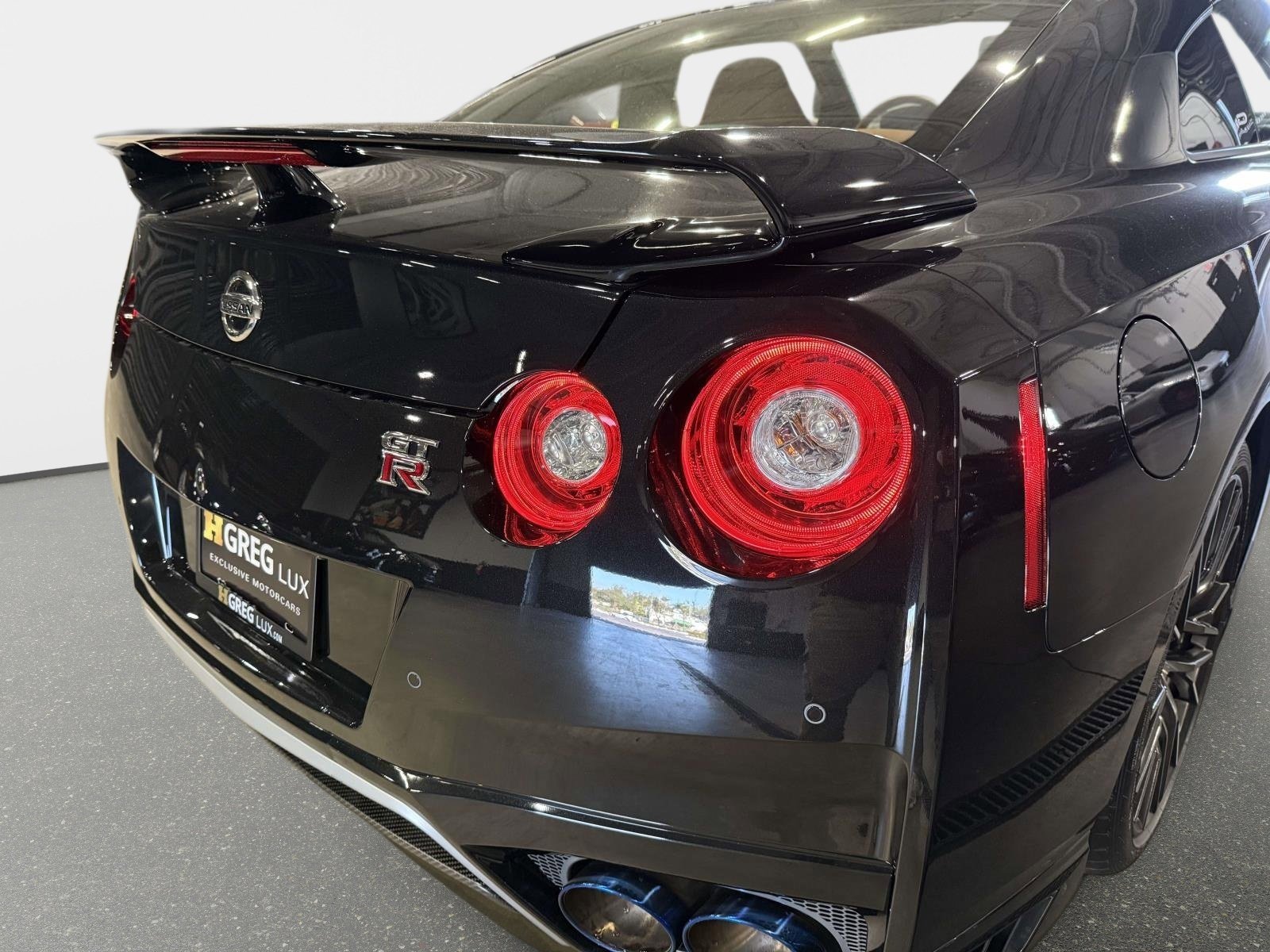 Used 2021 Nissan GT-R Premium image 17