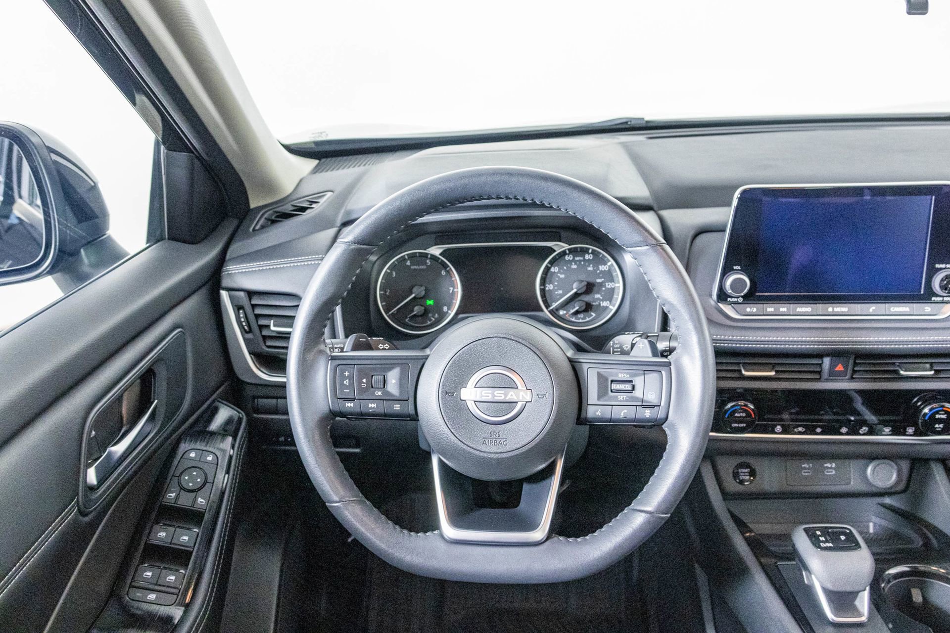 Used 2024 Nissan Rogue SV w/ SV Premium Package image 31