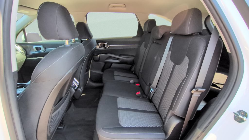 Used 2022 Kia Sorento LX FWD image 10