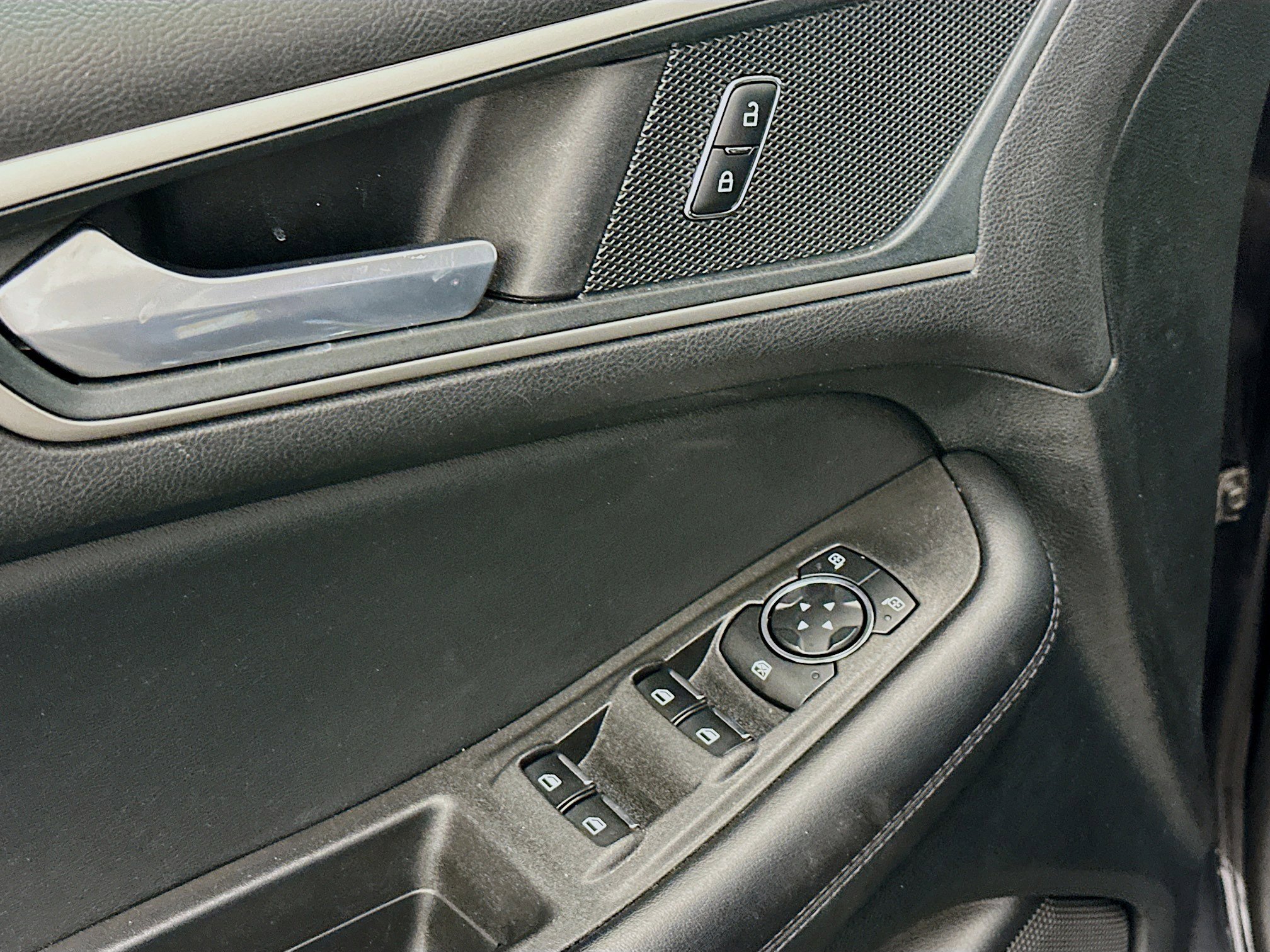 Used 2024 Ford Edge SEL image 15