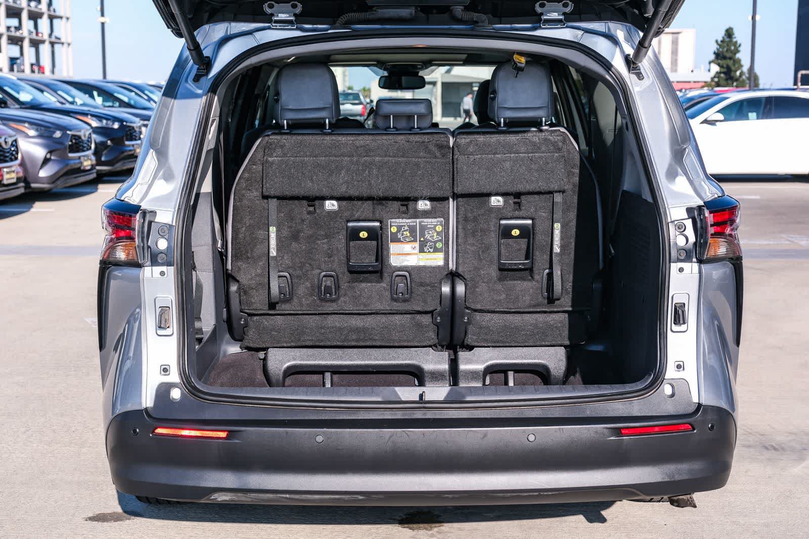 Certified 2024 Toyota Sienna XLE FWD image 30