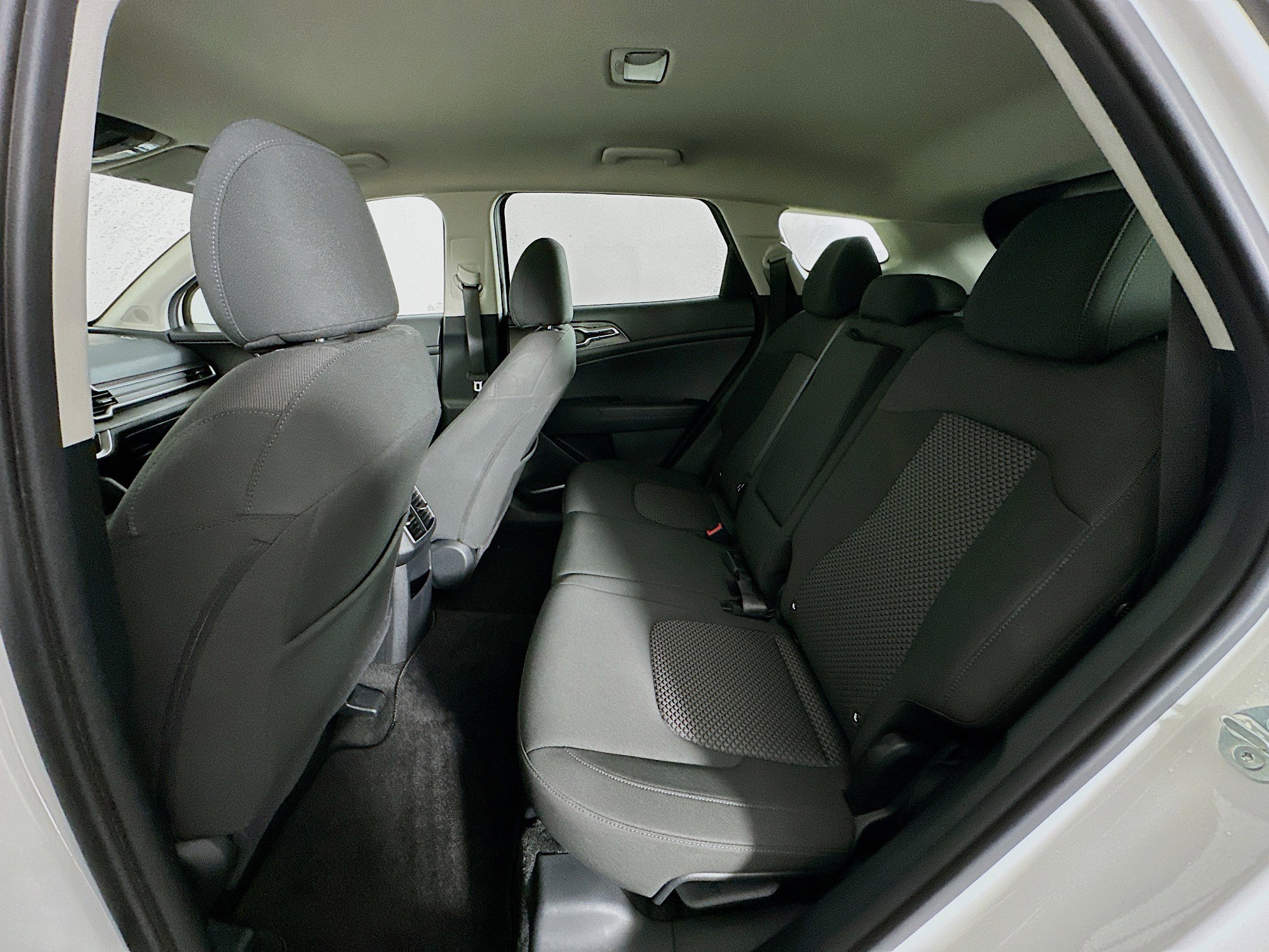 Used 2024 Kia Sportage LX image 27