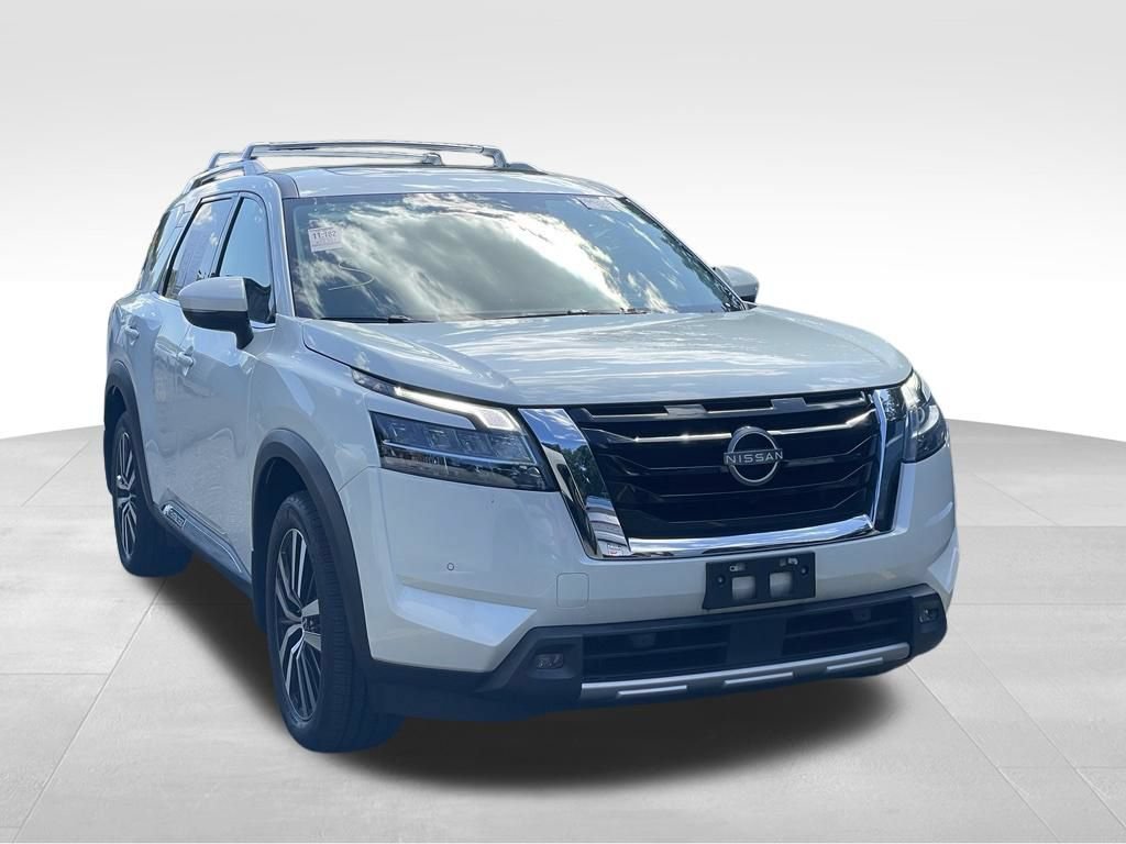 Certified 2023 Nissan Pathfinder Platinum w/ Cargo Package AWD/4WD image 3