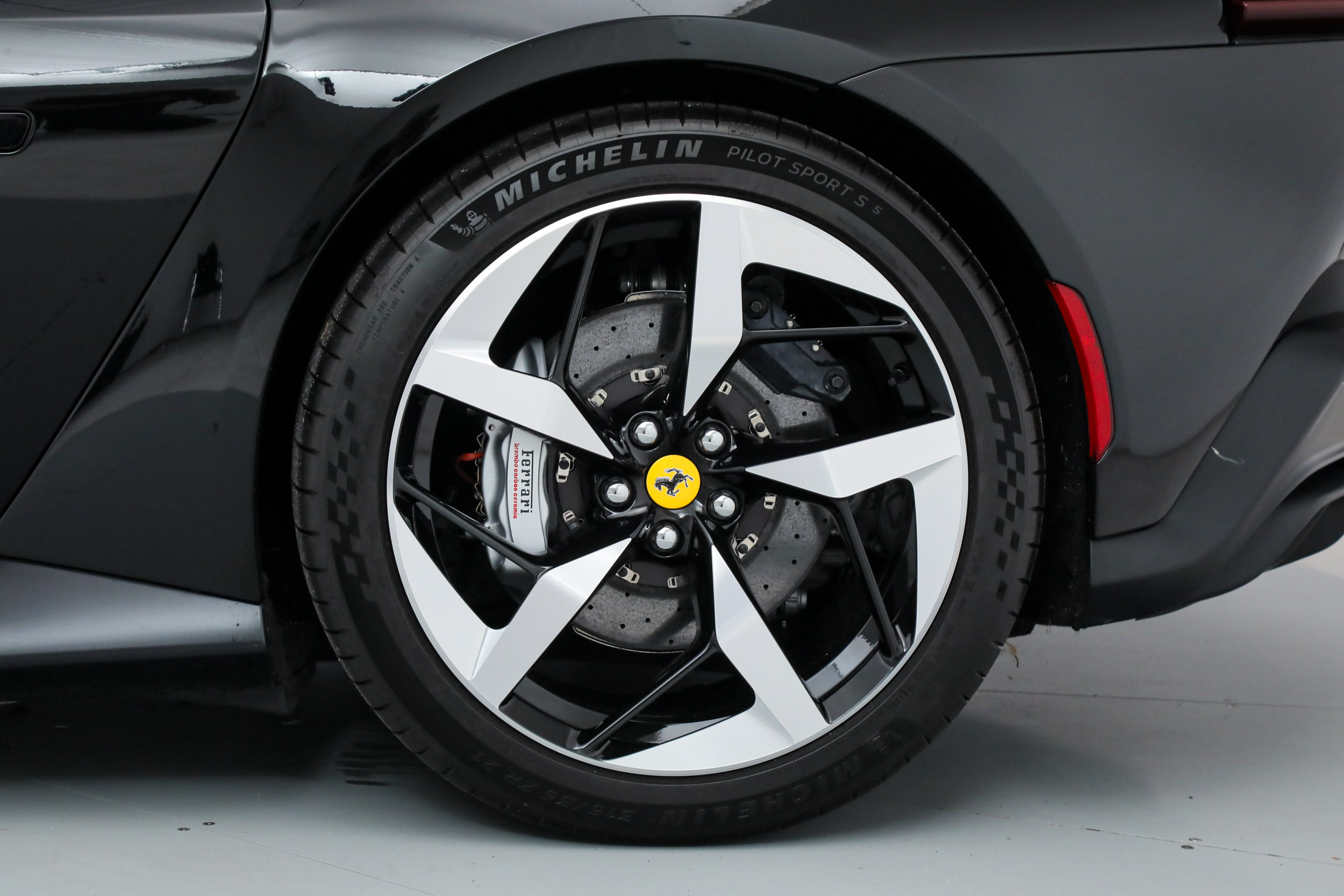 Certified 2025 Ferrari 12Cilindri RWD image 41