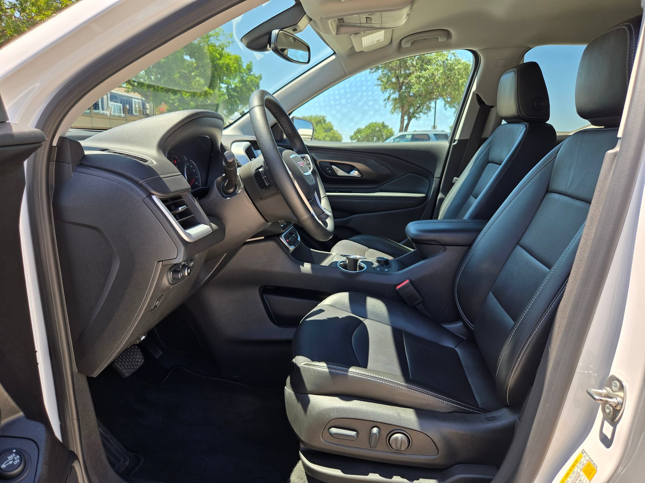Used 2024 GMC Terrain SLT AWD/4WD image 10