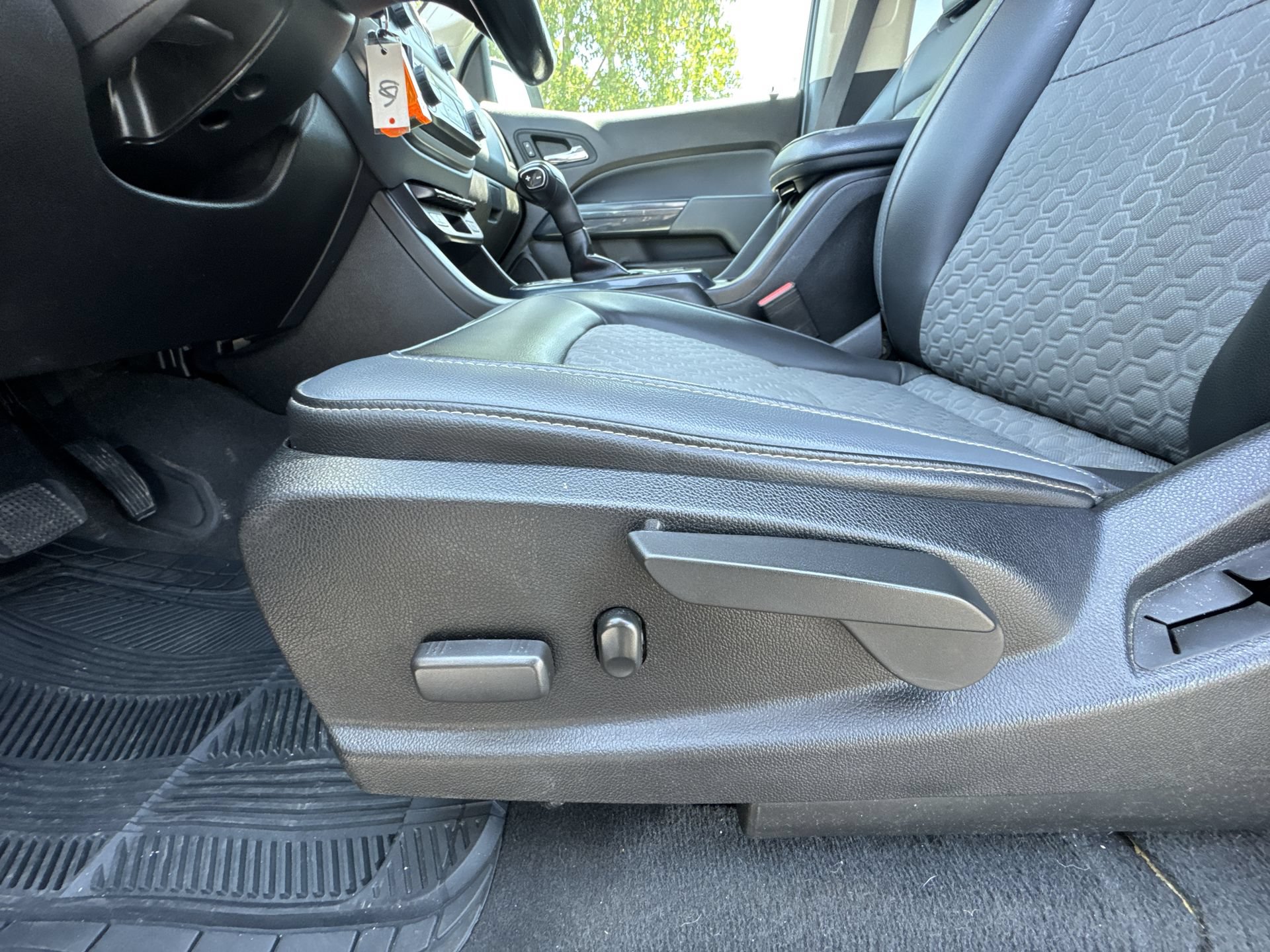 Used 2021 Chevrolet Colorado Z71 AWD/4WD image 12