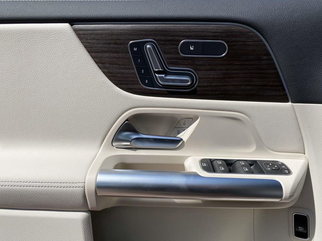 Certified 2025 Mercedes-Benz GLA 250 image 24