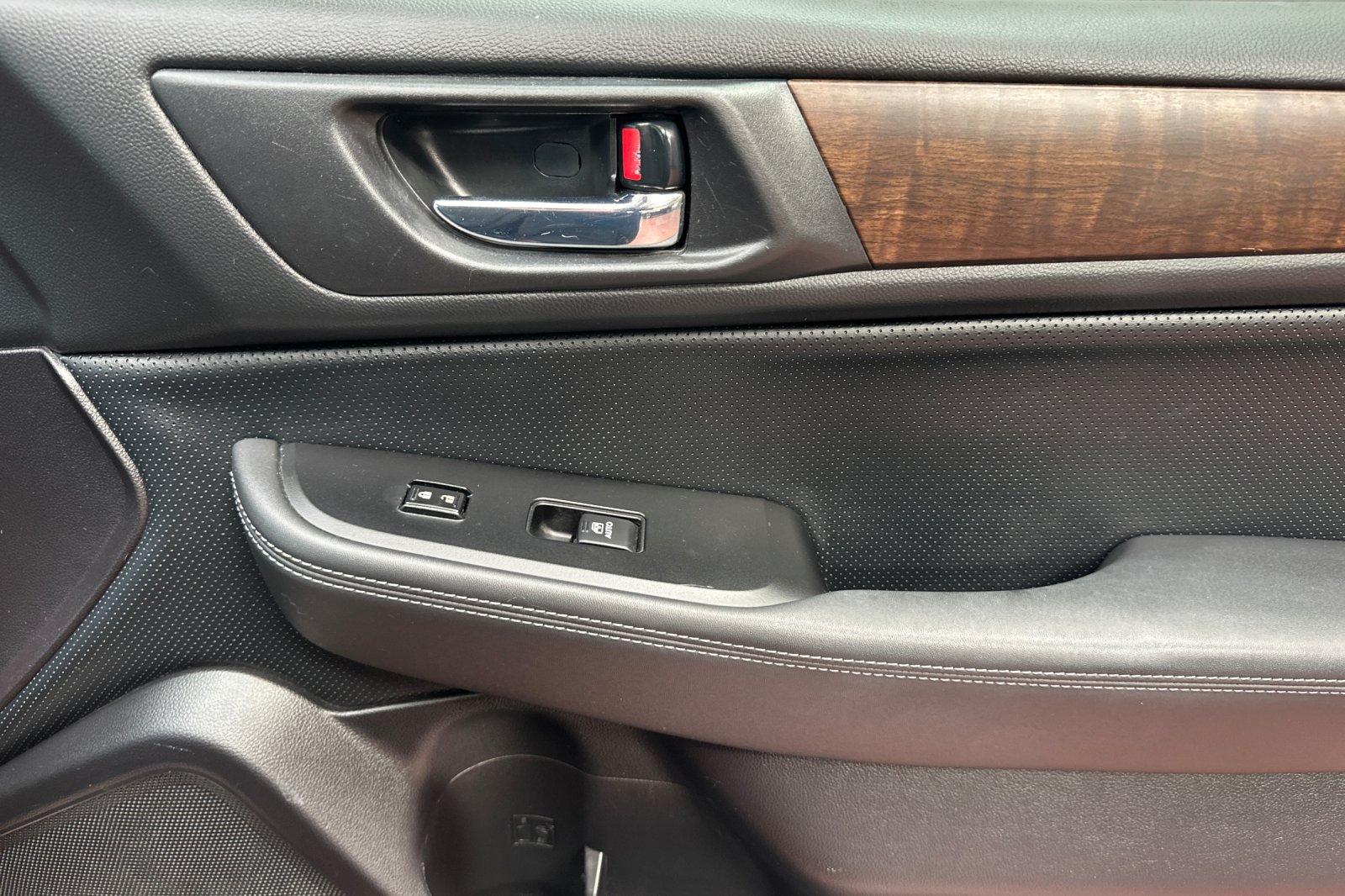 Used 2017 Subaru Outback 2.5i Limited AWD/4WD image 23