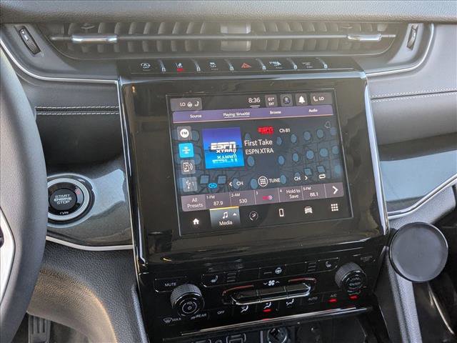 Used 2023 Jeep Grand Cherokee Laredo w/ Luxury Tech Group I AWD/4WD image 12