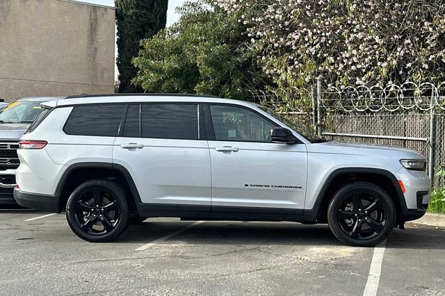 Used 2021 Jeep Grand Cherokee L Laredo image 7