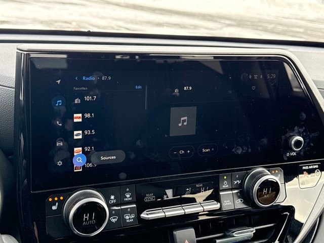 Used 2025 Toyota Highlander XLE image 21