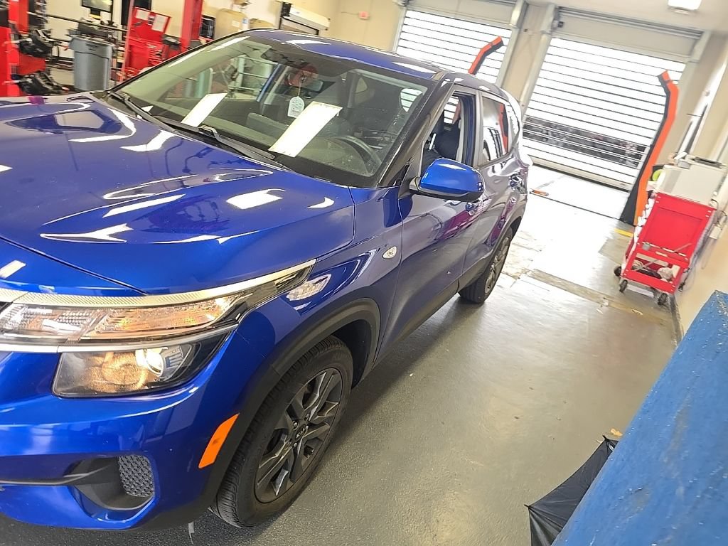 Used 2021 Kia Seltos LX AWD/4WD image 2